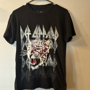 Def Leppard band tee size medium